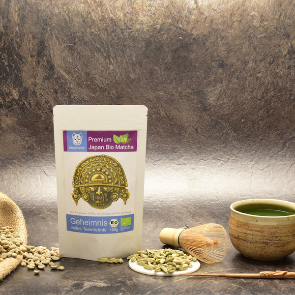 Matcha Tee und grüner Kaffee mit Kardamom