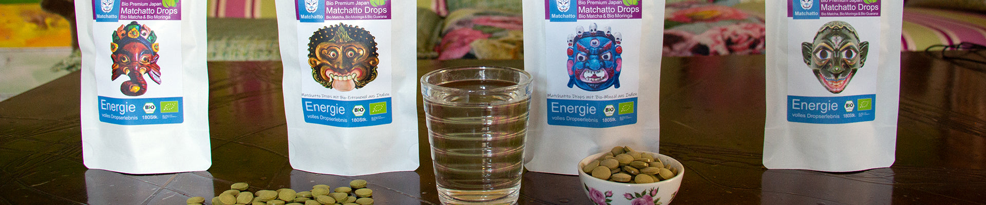 Matcha Drops auf dem Tisch